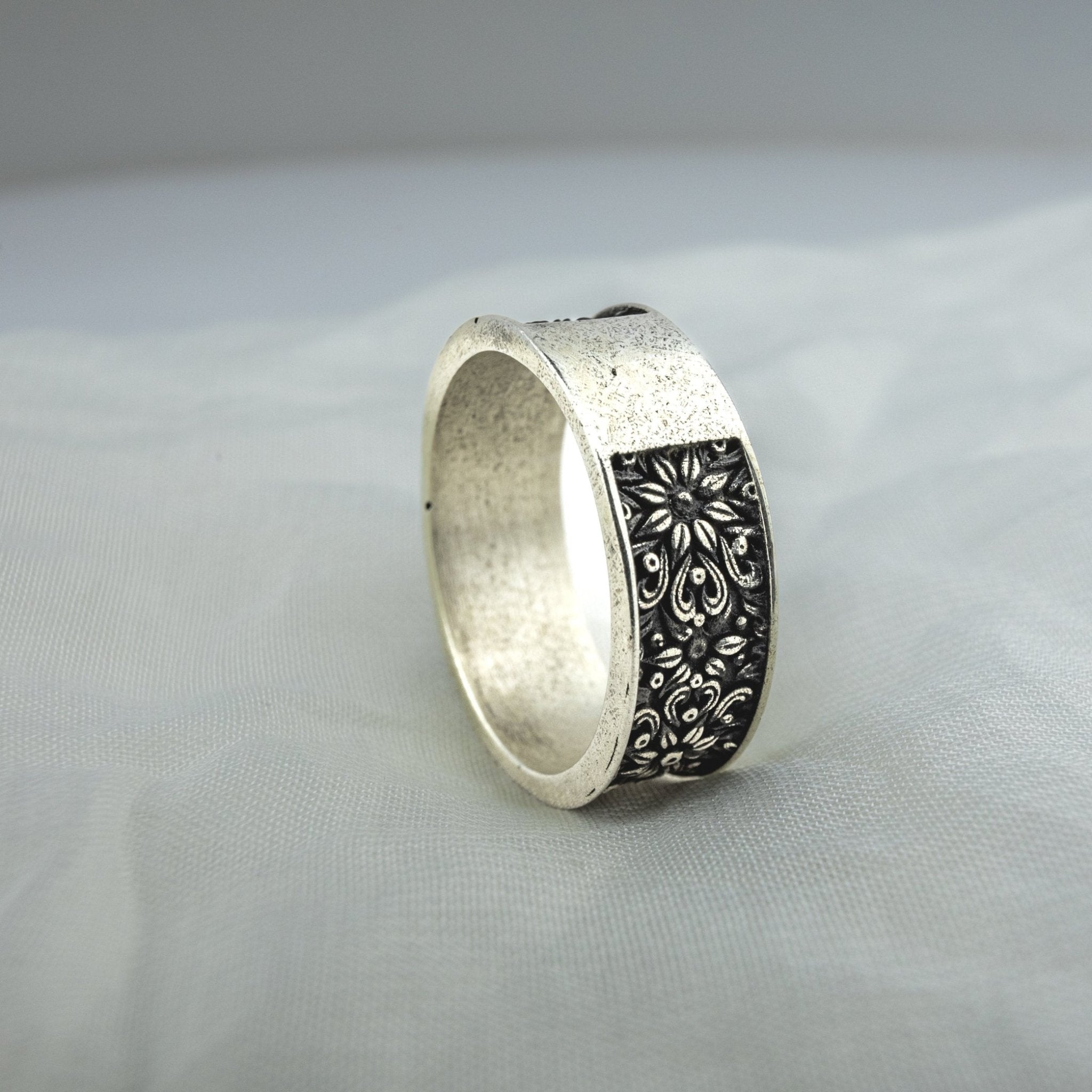 925 Silver Men's Vintage - Style Carved Band - Miraura Jewels