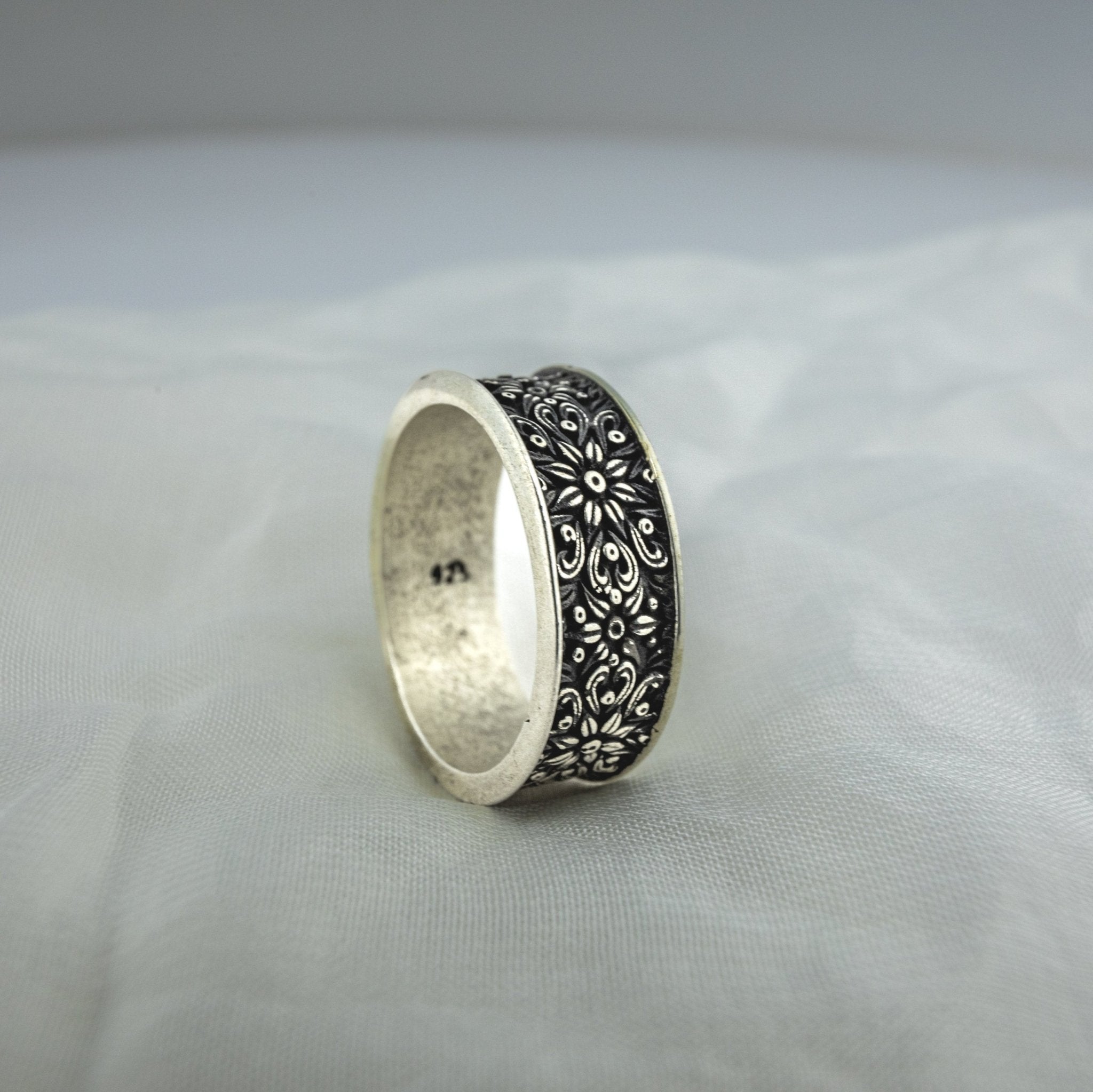 925 Silver Men's Vintage - Style Carved Band - Miraura Jewels