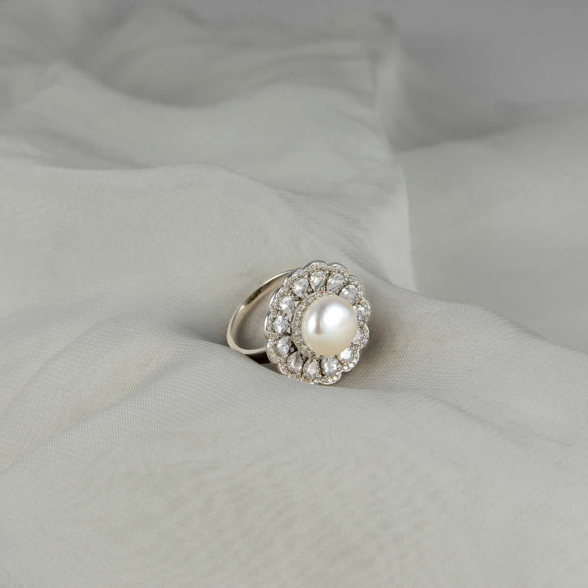 Pearl & Zircon Scalloped Floral 925 Silver Ring