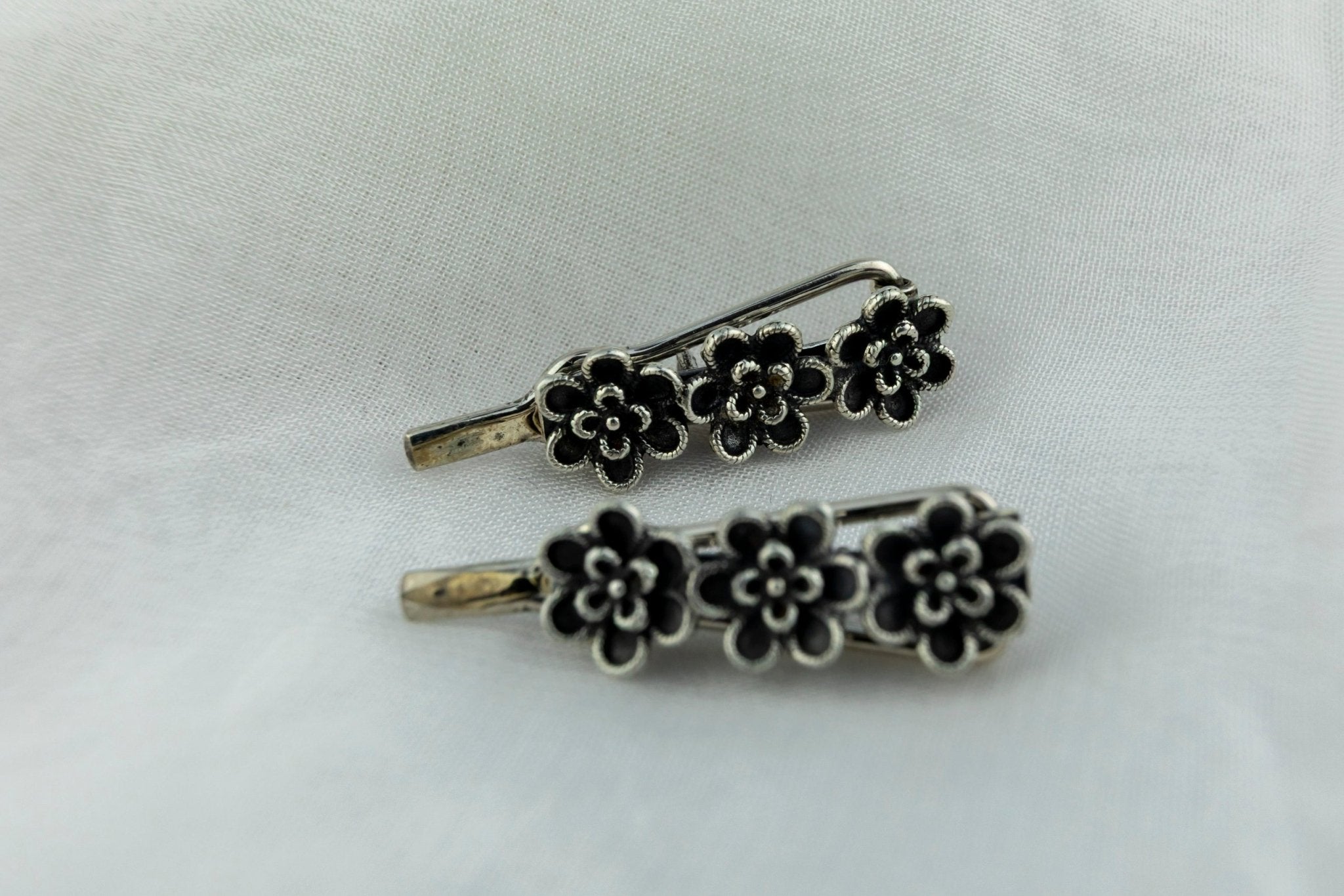 Antiqued Silver Flower Hair Clip - Miraura Jewels