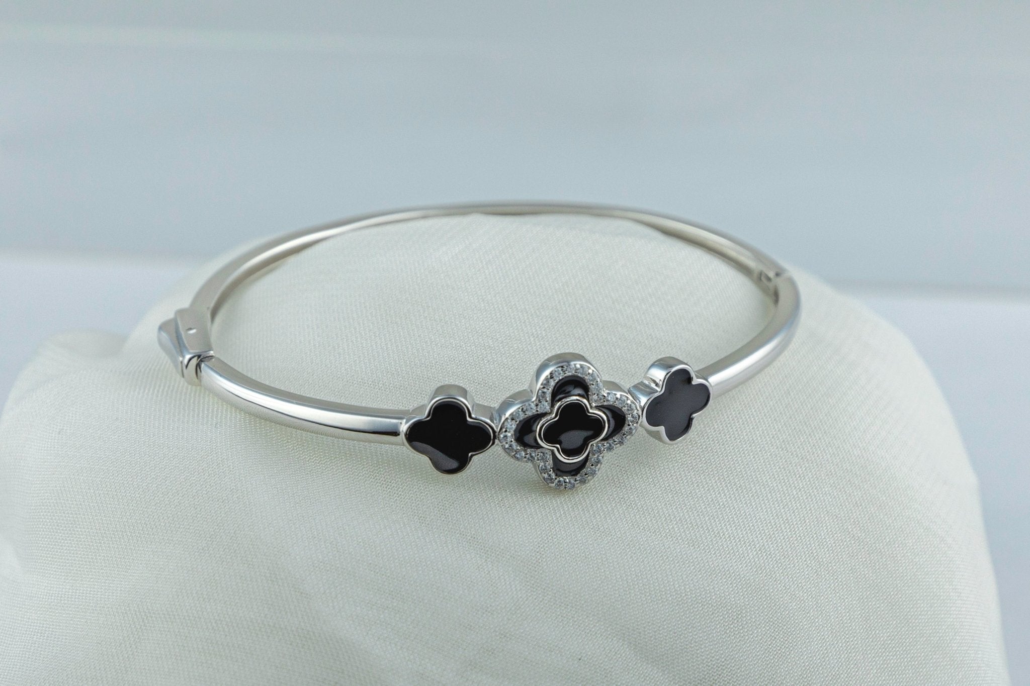 Clover Motif Bangle - Miraura Jewels