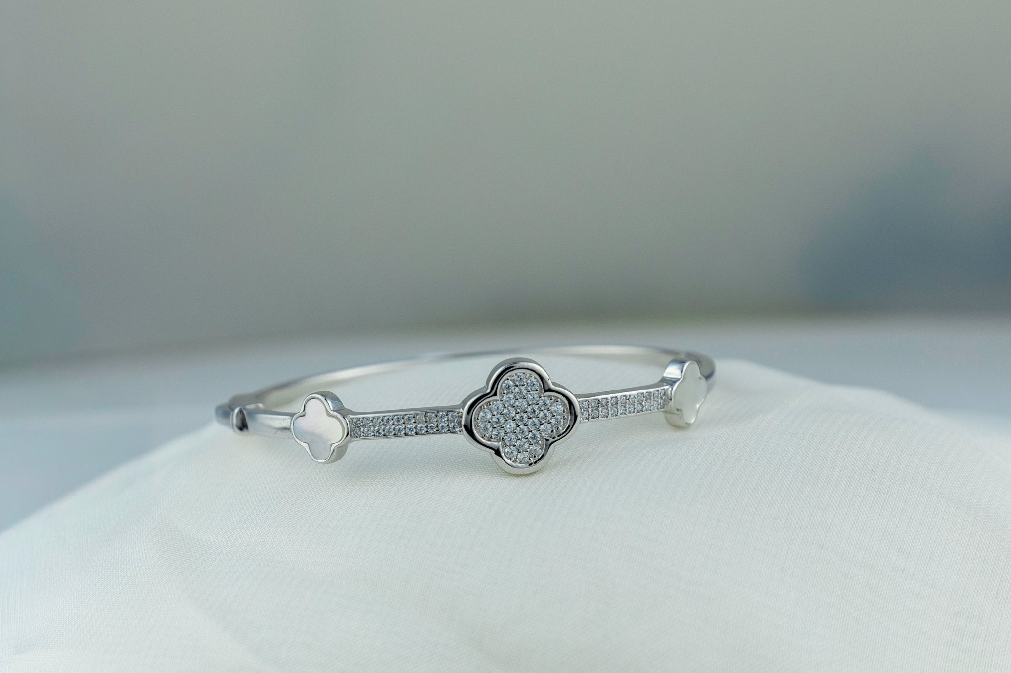 Clover Motif Bangle - Miraura Jewels