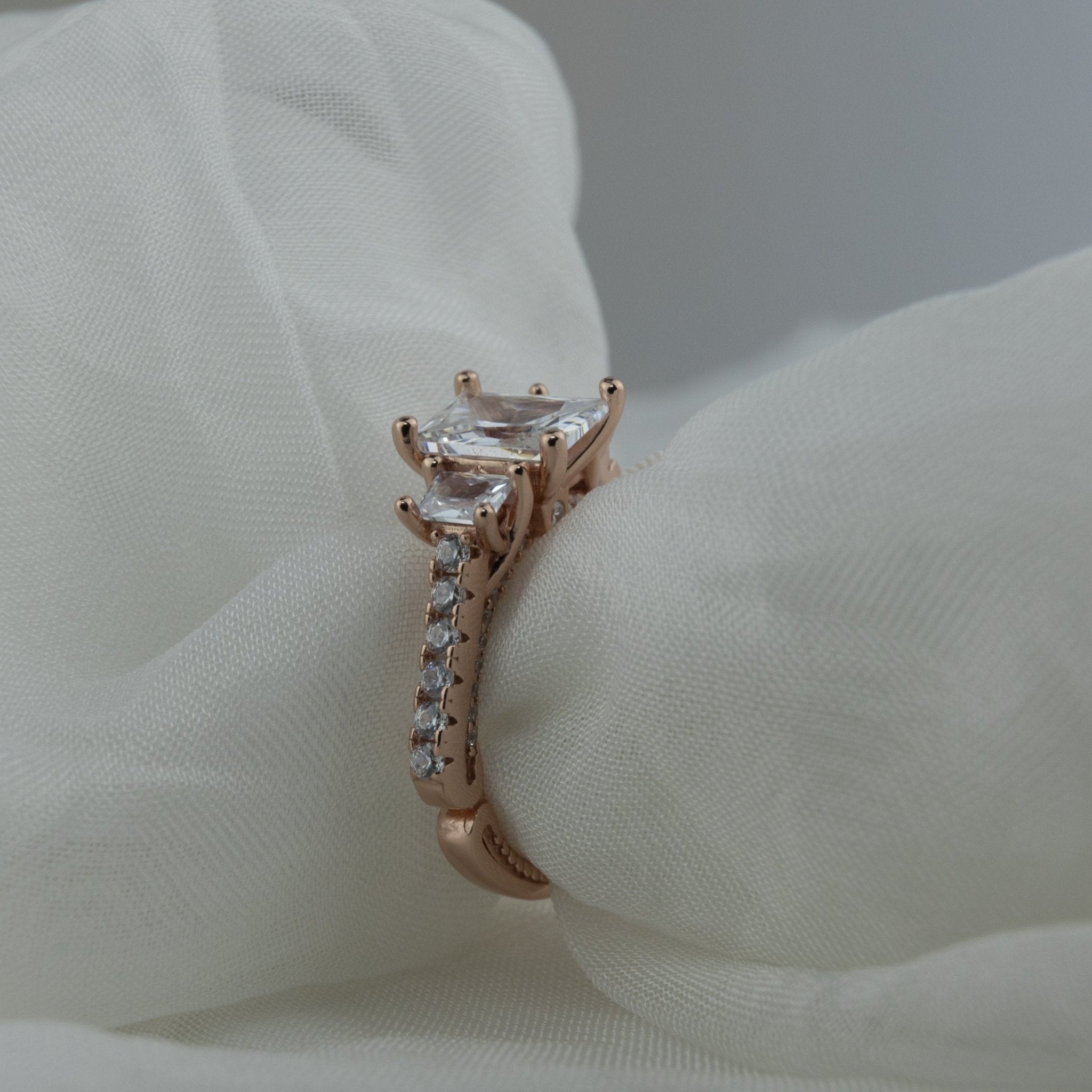 Emerald - Cut Ring - Miraura Jewels