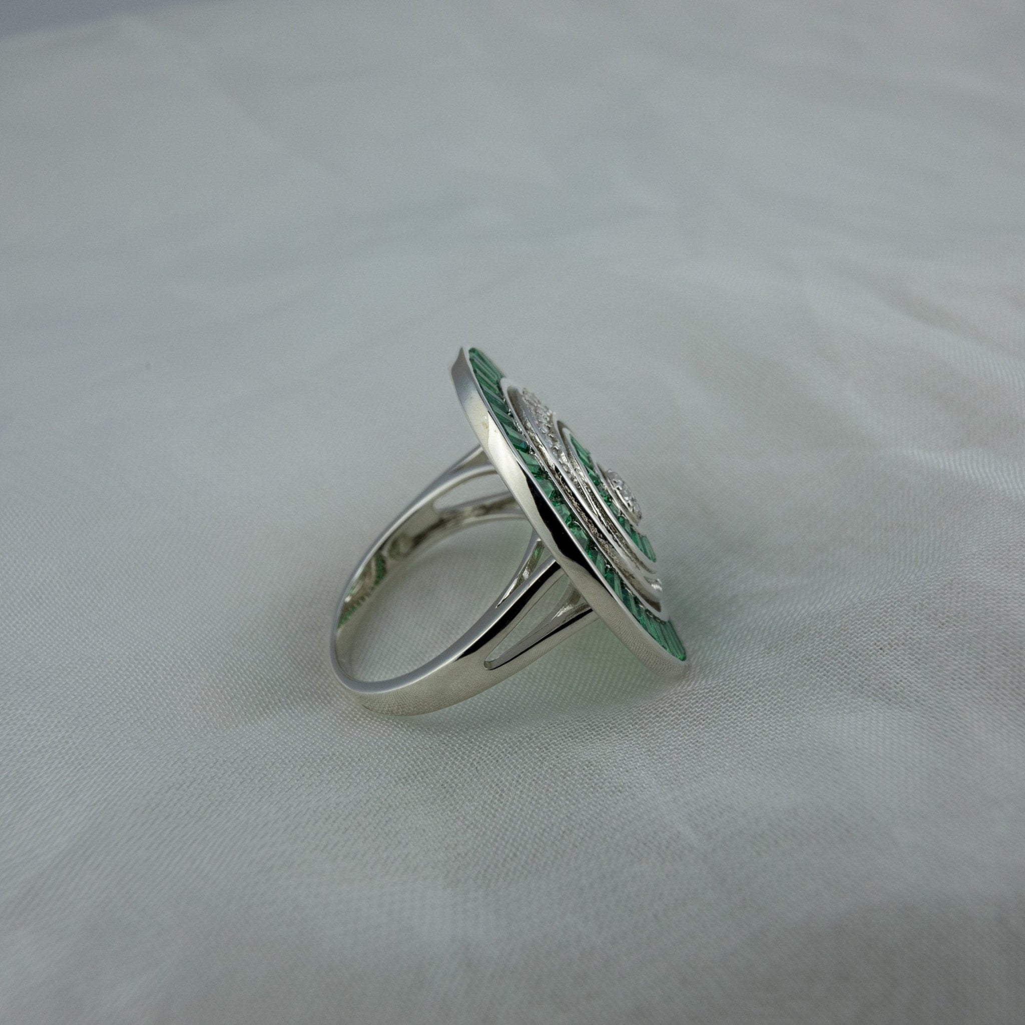 Emerald Green Swirl Cocktail Ring - Miraura Jewels