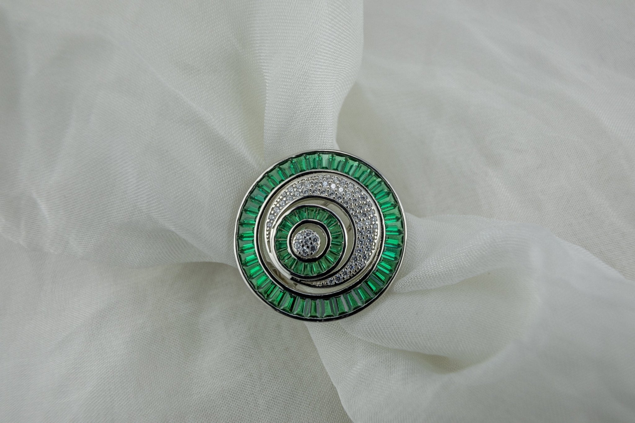Emerald Green Swirl Cocktail Ring - Miraura Jewels
