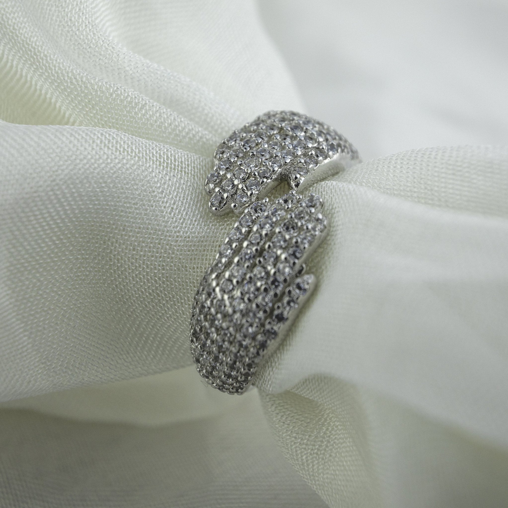 Hugging Hands Ring - Miraura Jewels