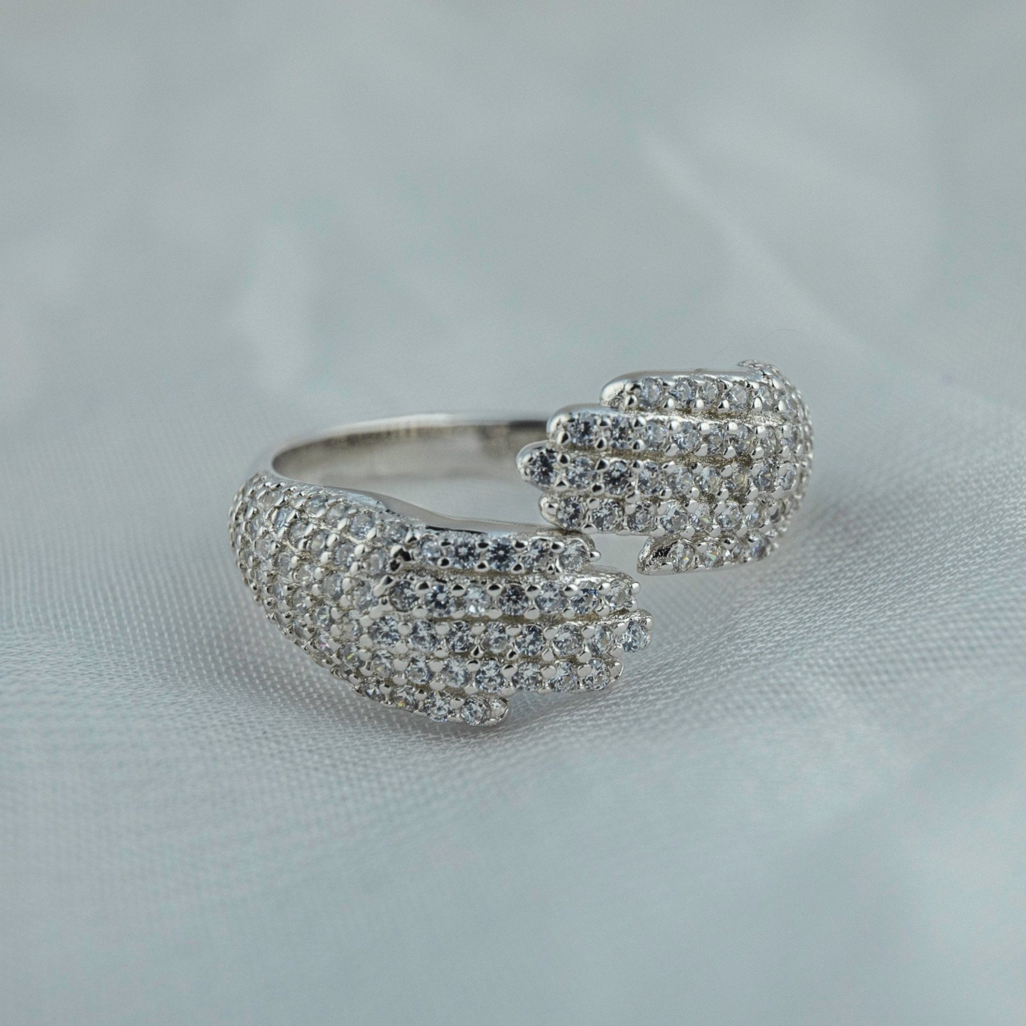 Hugging Hands Ring - Miraura Jewels