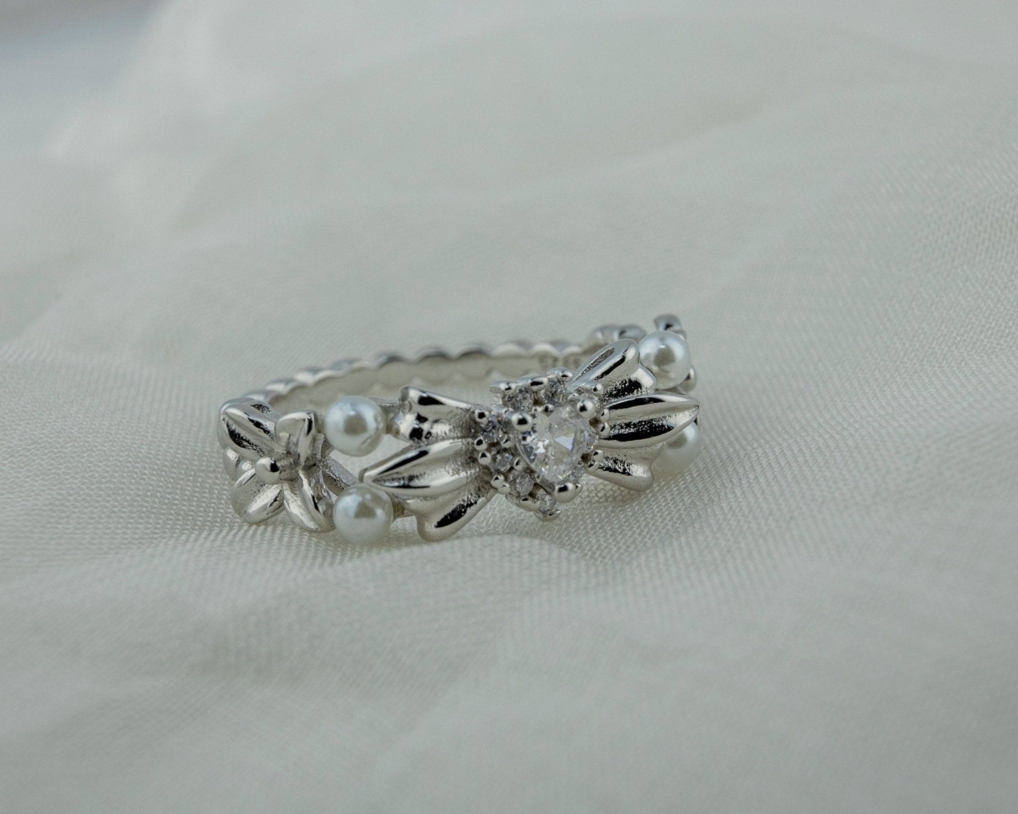 Pearl band - Miraura Jewels