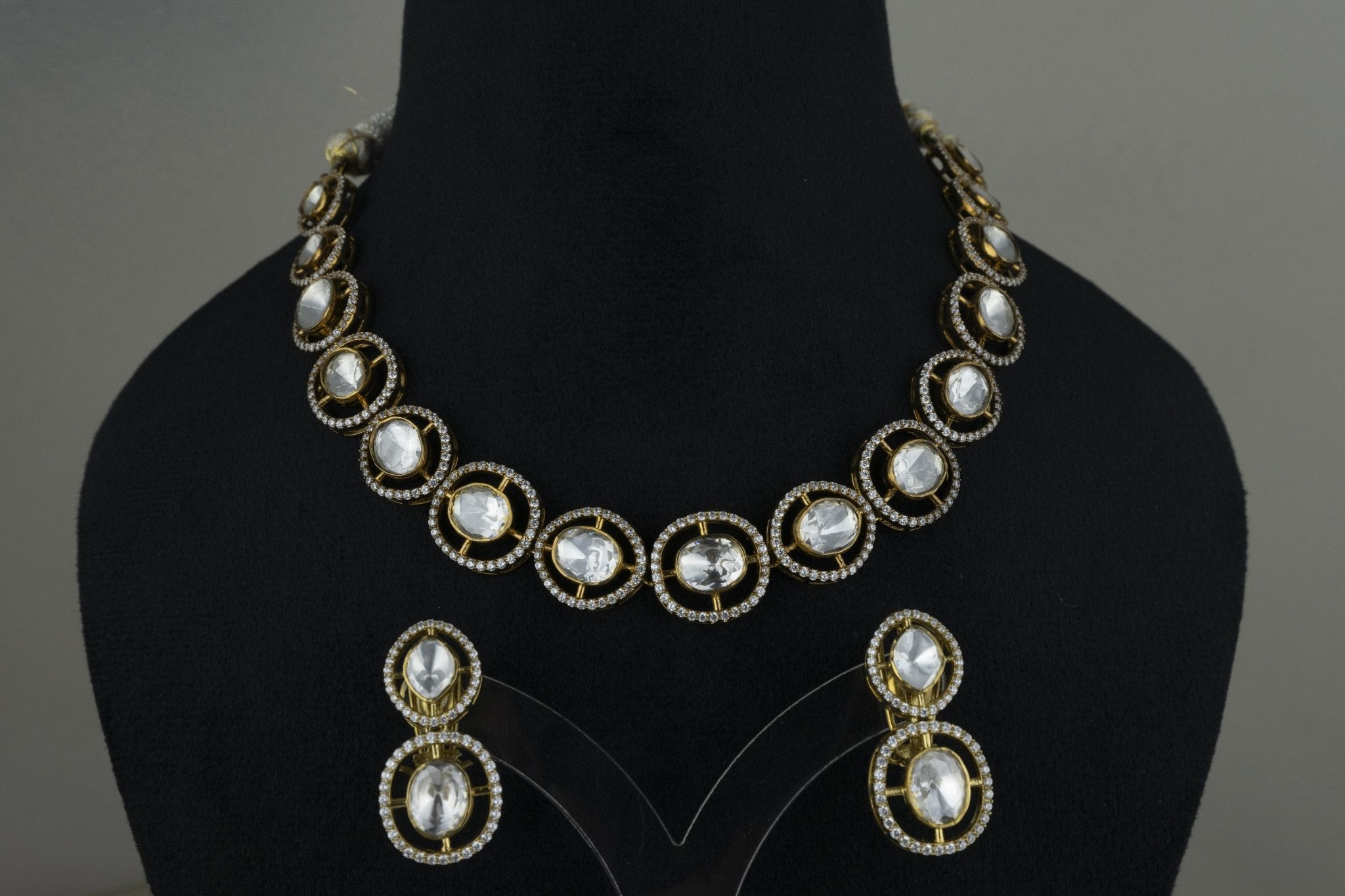 Single - Liner Oval Frame Moissanite Polki Set - Miraura Jewels