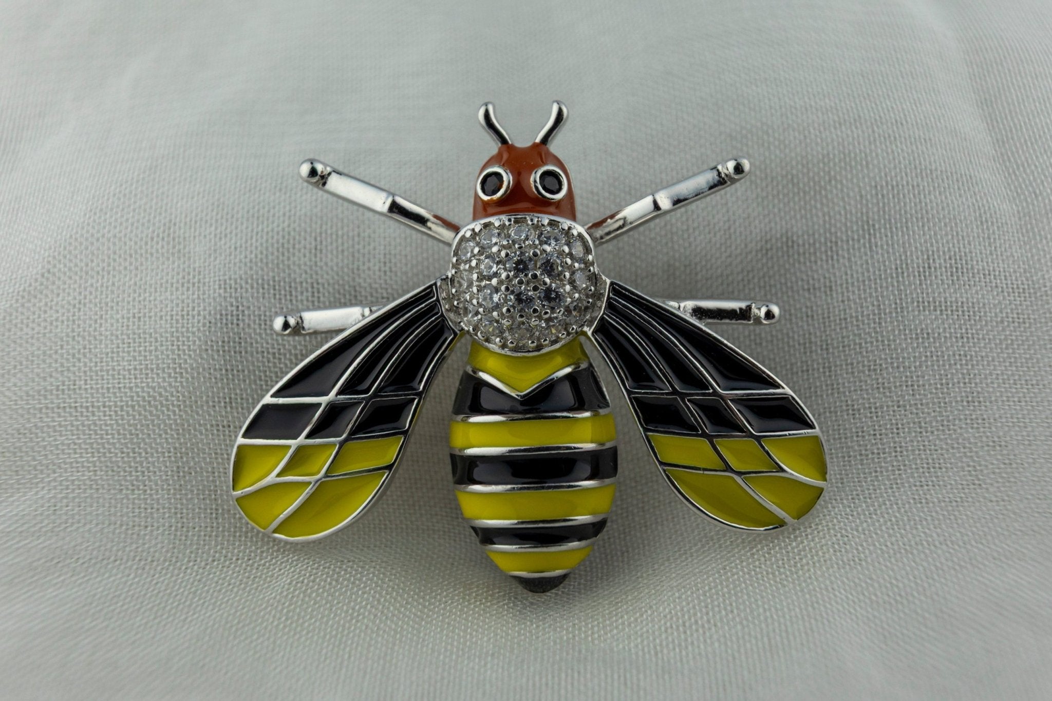 The Busy Bee brooch - Miraura Jewels