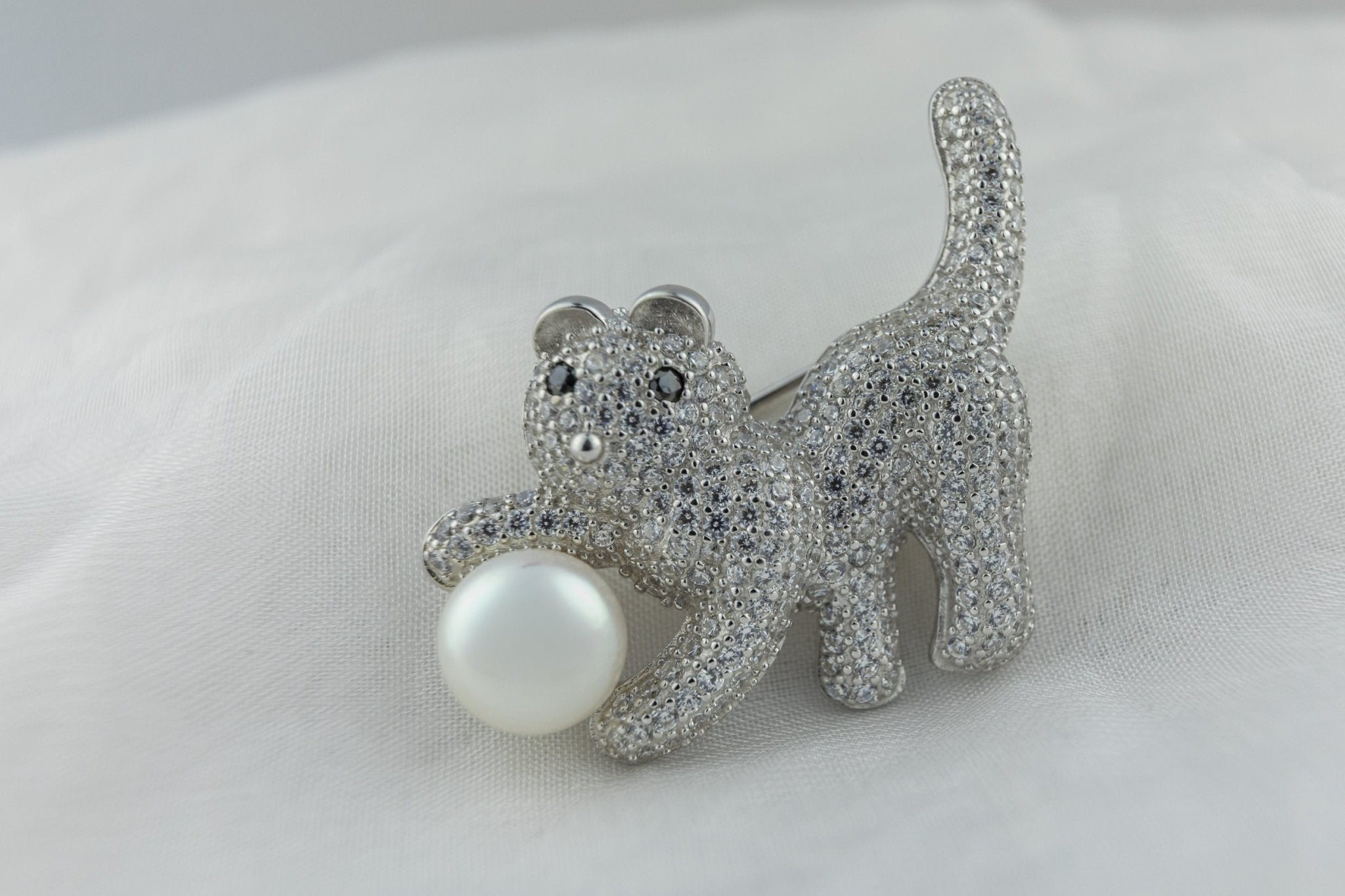 The Moti Billi Brooch - Miraura Jewels