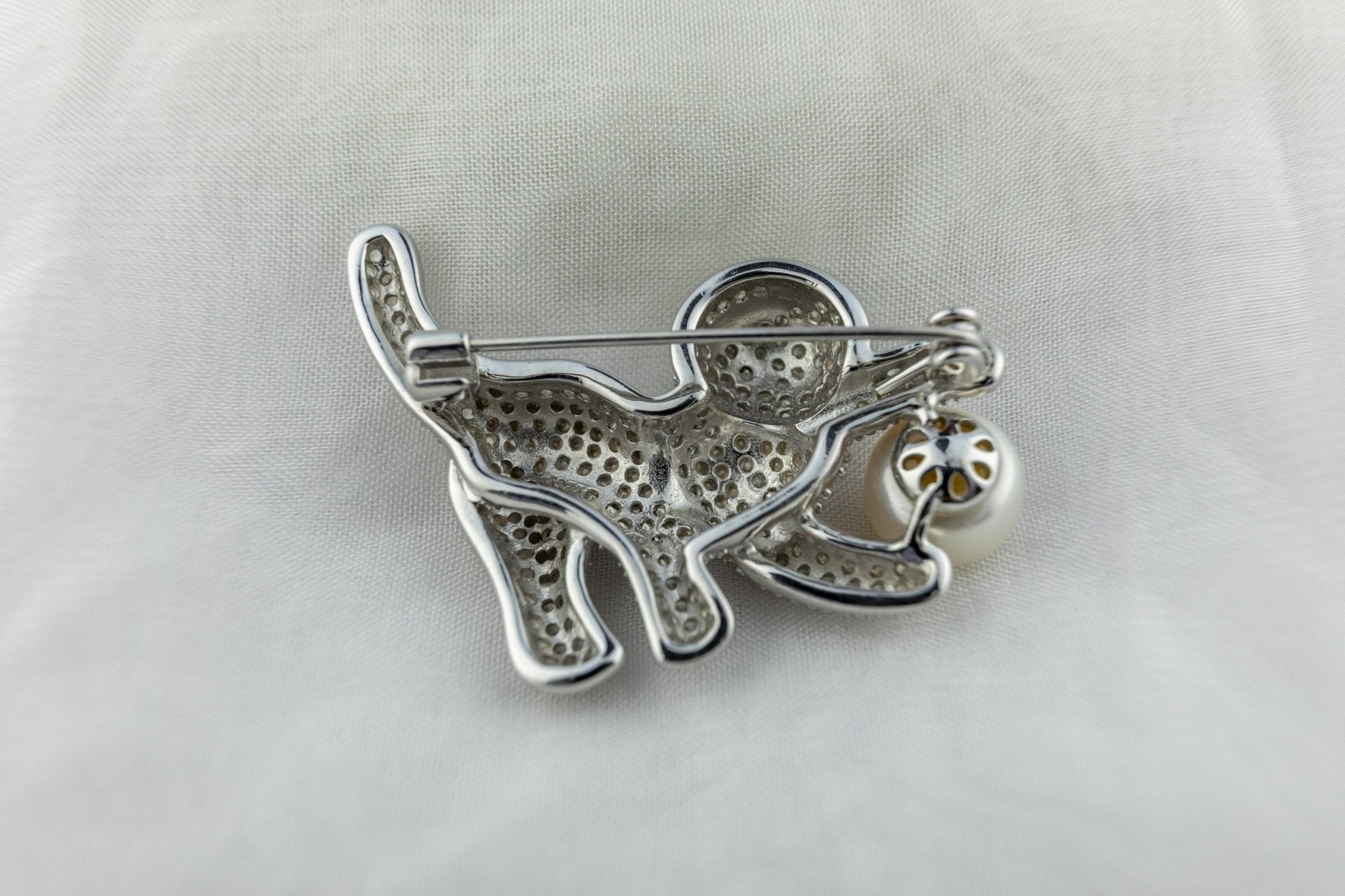 The Moti Billi Brooch - Miraura Jewels