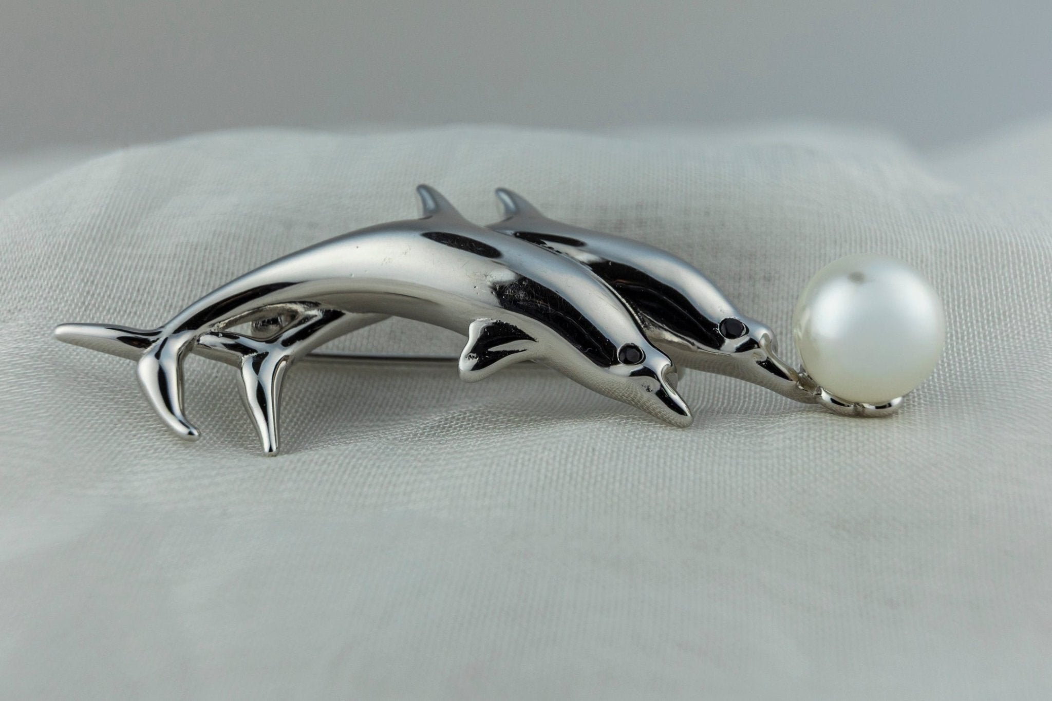 The Pearl Divers Brooch - Miraura Jewels