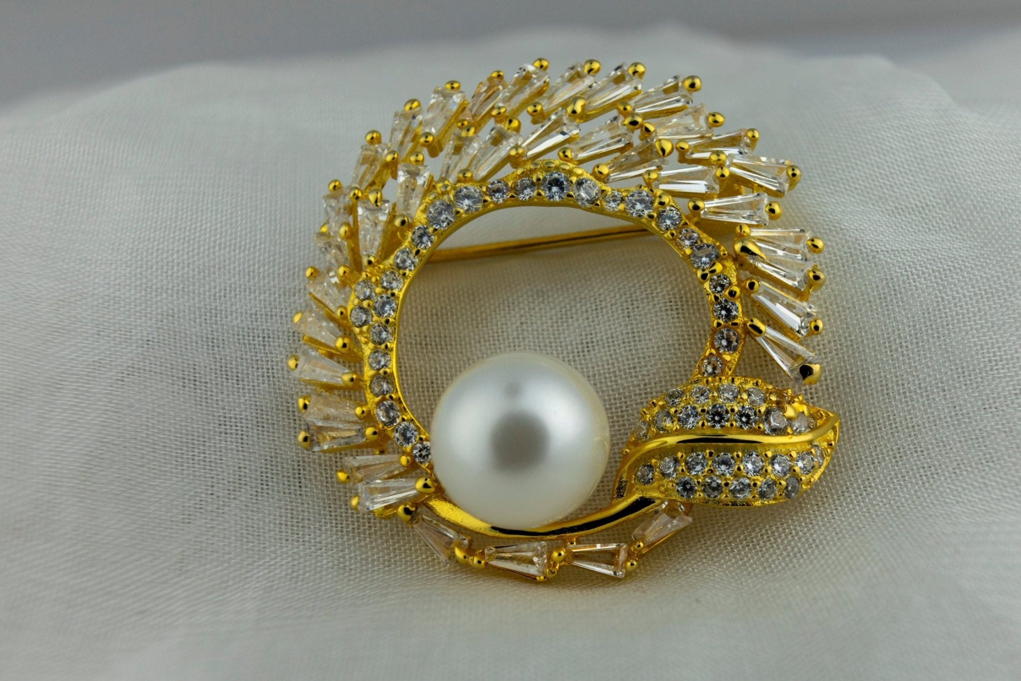 The Regal Halo Brooch - Miraura Jewels