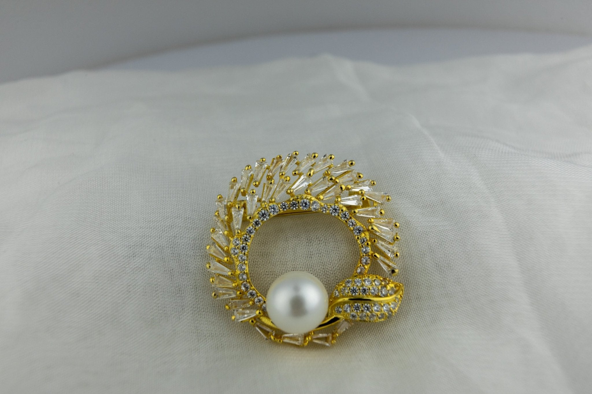 The Regal Halo Brooch - Miraura Jewels