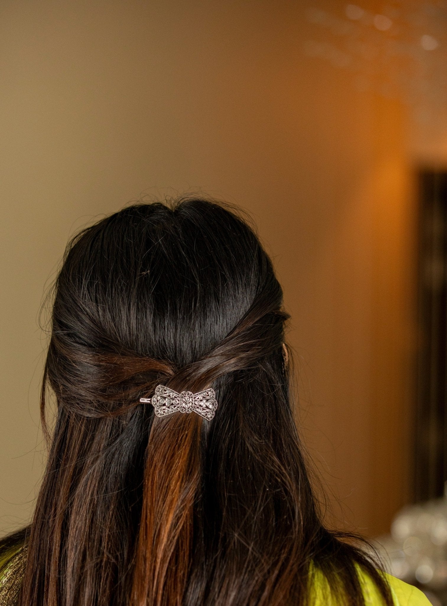 Vintage - Style Silver Bow Clip - Miraura Jewels