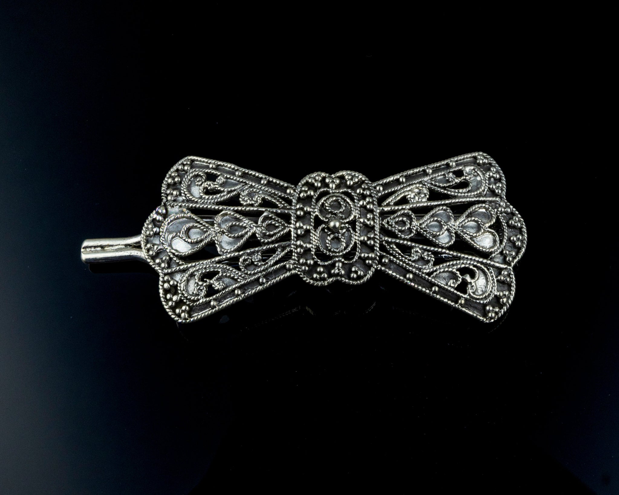 Vintage - Style Silver Bow Clip - Miraura Jewels